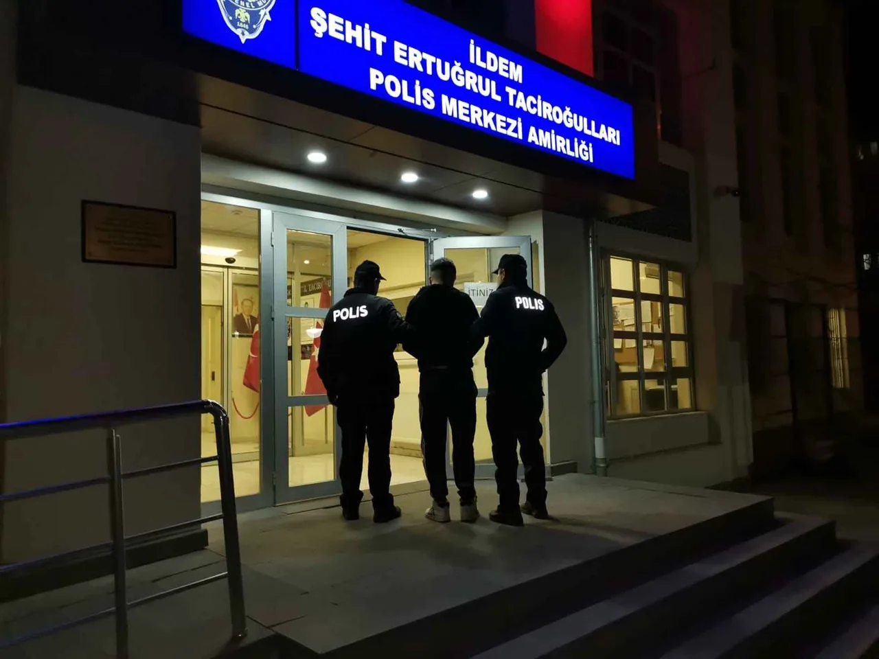 Kayseri'de Döner Bıçaklı Saldırgan Dehşet Saçtı — haber görseli