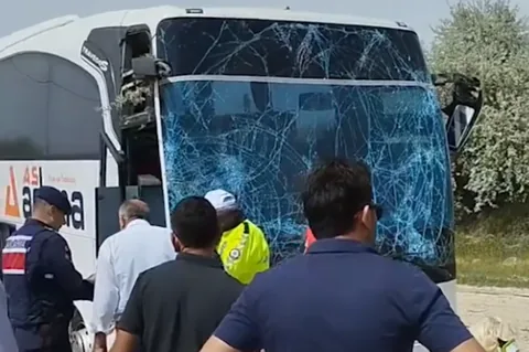 Kayseri- Niğde Karayolunda Yolcu Otobüsü Devrildi: 4 Yaralı — haber görseli