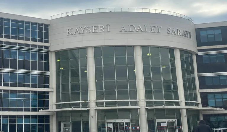12 Enerji İçeceği İçin Market Çalışanını Yaralayan Şahıs Yağma Suçundan Yargılanıyor — haber görseli