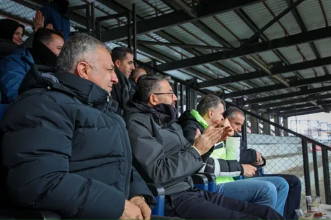 Vali Ali Çelik’ten Yüksekovaspor Kadın Futbol Takımına Tam Destek: 8-0’lık Zafer! — haber görseli