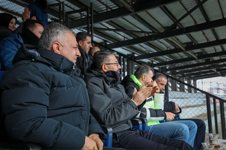 Vali Ali Çelik’ten Yüksekovaspor Kadın Futbol Takımına Tam Destek: 8-0’lık Zafer! — haber görseli