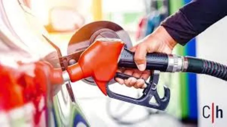 Akaryakıt sahipleri dikkat! Gece yarısı benzin ve motorine zam, otogaza indirim geldi — haber görseli