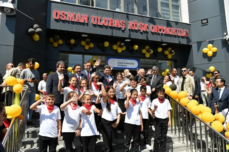 Adalet Bakanı Yılmaz Tunç, Kayseri’de Karne Sevincine Ortak Oldu — haber görseli