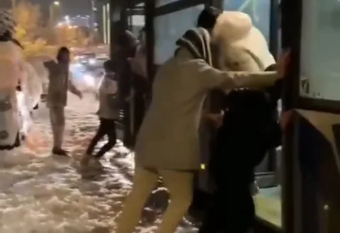ANKARA'DA ZORLU KAR MESAİSİ — haber görseli