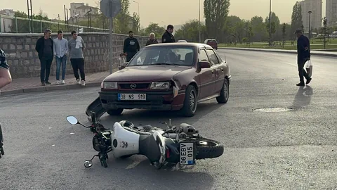 Son Dakika Trafik Kazası... Kayseri Yenişehir'de Otomobil ile Motosiklet Çarpıştı: 1 Yaralı — haber görseli