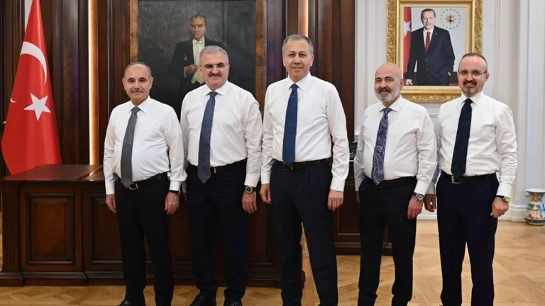 İçişleri Bakanlığı'ndan Dikkat Çeken Adım: Bakan Yerlikaya ile yardımcılarının araç ve koruma sayısı azaltıldı — haber görseli