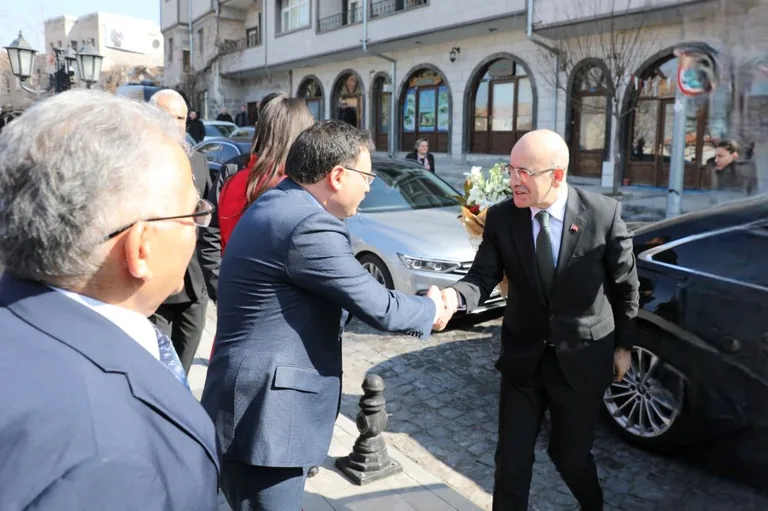 Hazine ve Maliye Bakanı Şimşek’ten Valilik ziyareti — haber görseli