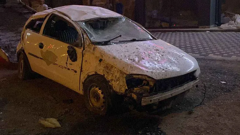 Erkilet Bulvarı’nda kaza:Takla Atan Otomobilde 2 Kişi Yaralandı — haber görseli