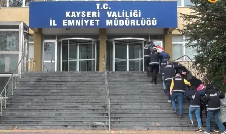 Kayseri’de 88 Milyonluk Kanser İlacı Vurgunu: Kayseri’de Eczacılara Büyük Operasyon: 12 gözaltı — haber görseli