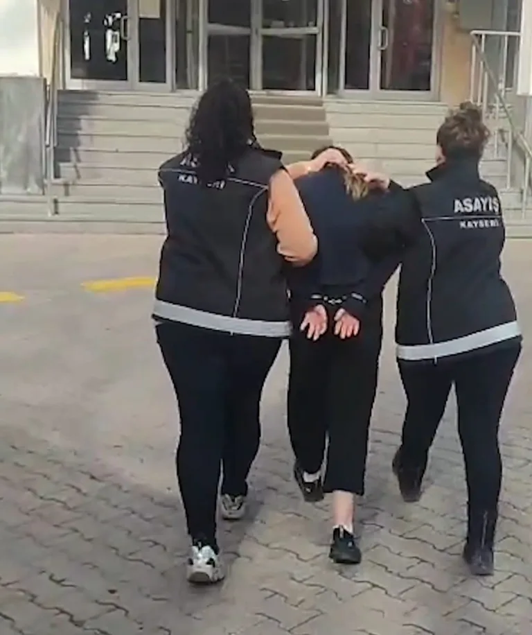 Azılı Hırsız Yakayı Ele Verdi! Kayseri’de 30 Yıl Hapis Cezası Bulunan Kadın Firari Yakalandı — haber görseli