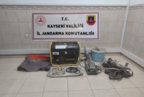 Define Ararken Suçüstü Yakalandılar!  — haber görseli