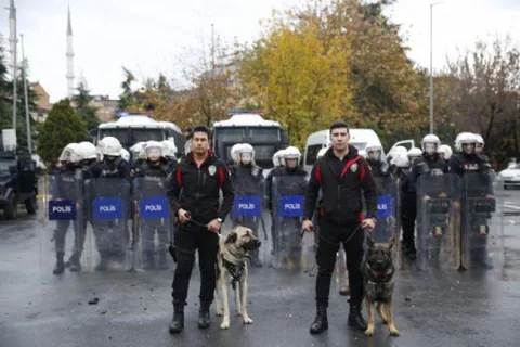 Kayseri'de Ekrem İmamoğlu Protestolarına Polis Müdahalesi: 31 Kişi Gözaltına Alındı — haber görseli