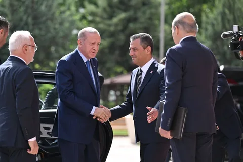 Cumhurbaşkanı Erdoğan İle CHP lideri Özel ne konuştu? Ömer Çelik'ten açıklama geldi — haber görseli