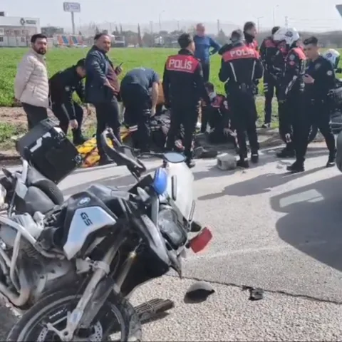 KahramanMaraş'ta Ehliyetsiz Sürücü Dehşeti! Otomobille Polislere Çarpıp Kaçtı: 2 Yaralı — haber görseli