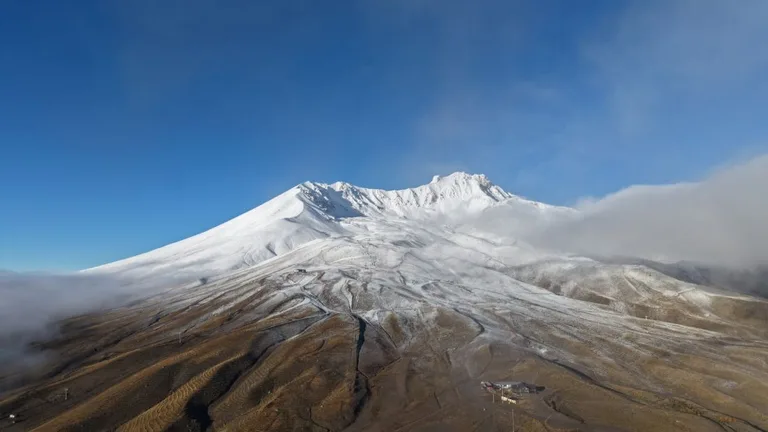 Erciyes Dağı Beyaza Büründü: Kartpostallık Manzaralar Ortaya Çıktı — haber görseli
