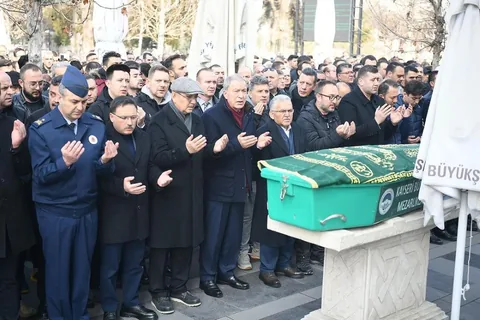 Milletvekili Hulusi Akar’ın dayısı Maraşlıoğlu son yolculuğuna uğurlandı — haber görseli