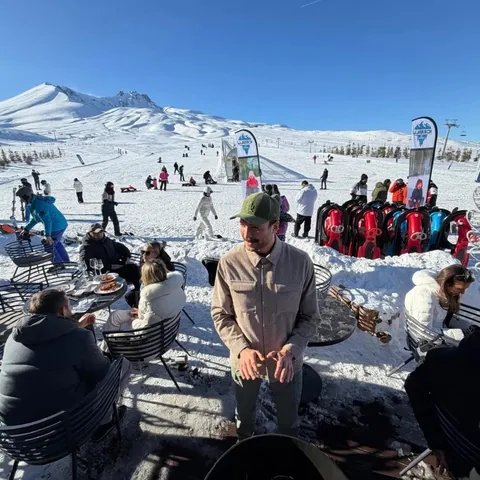 Eşref Rüya dizisinin başarılı ismi Görkem Sevindik, Erciyes’te Kayak Keyfi Yaptı — haber görseli