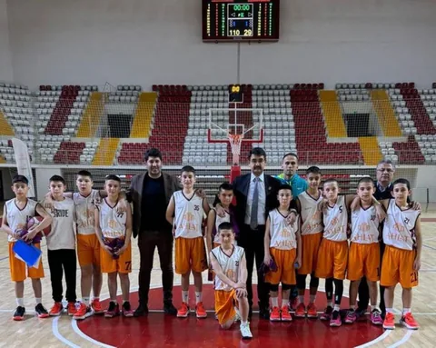 Helal Olsun Şampiyonumuza! Bünyan Şehit Cennet Yiğit Ortaokulu Rakibini Potaya Gömdü: 110-29 — haber görseli