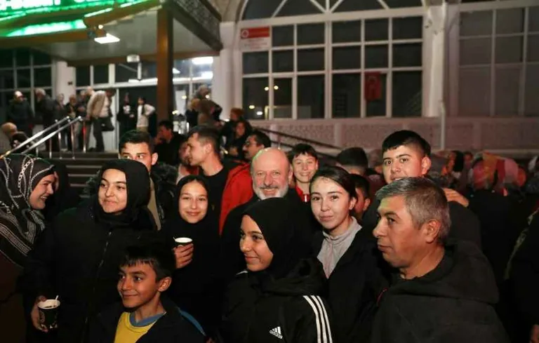 Başkan Çolakbayrakdar, Ramazan'da Her Akşam Kocasinan Sakinleriyle Birlikte — haber görseli