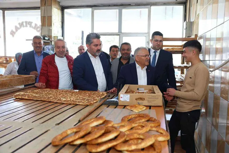 Başkan Büyükkılıç'tan Pınarbaşı'da Esnaf Ziyareti — haber görseli