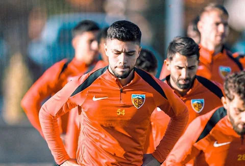 Kayserispor, Galibiyet Hasretine Son Verebilecek mi? Sinan Kaloğlu ile Hatay Mesaisi Sürüyor — haber görseli