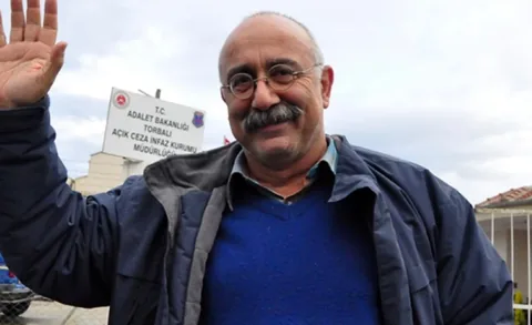 Sevan Nişanyan'dan Skandal Paylaşım! Öğretmenini Öldüren Öğrenciyi Savunup Atatürk'e Hakaret Etti — haber görseli