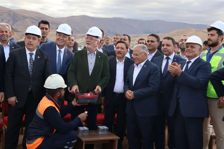 YAHYALI BELEDİYESİ TEKSTİL FABRİKASI AÇILDI: 200 KADINA İSTİHDAM SAĞLAYACAK — haber görseli