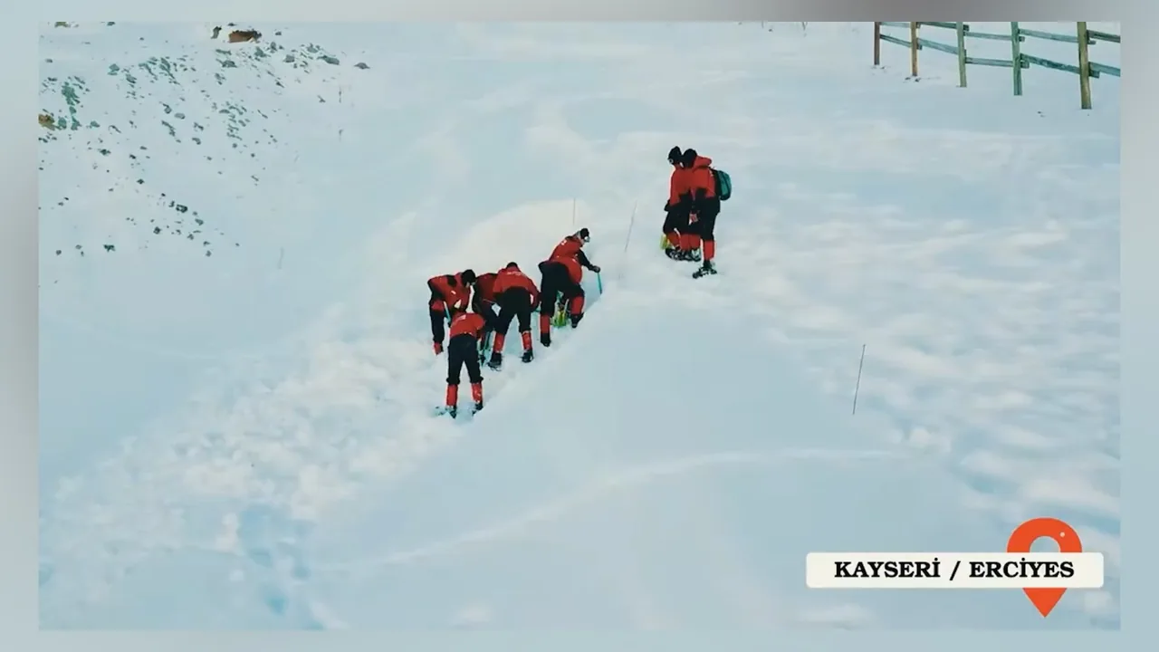 Erciyes Dağı'nda Jandarma Ekipleri 74. Kez Dağ Arama Kurtarma Eğitimlerini Başarıyla Tamamladı — haber görseli