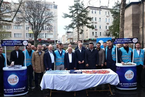 KAYSERİ PROTOKOLÜ BAYRAM NAMAZI SONRASI KAYSERİLİLERLE BAYRAMLAŞTI — haber görseli