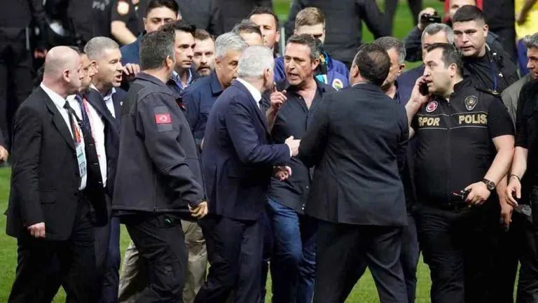 Ali Koç ''şüpheli'' sıfatıyla 1.5 saat ifade verdi — haber görseli