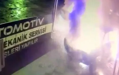 Kayseri Oto Sanayi Sitesinde Kazalı Araç Alev Aldı: 2 Araç Küle Döndü — haber görseli