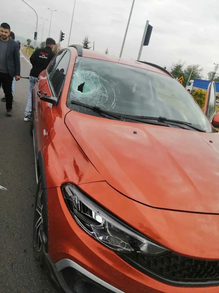 Örenşehir Mahallesi Ölüm Yolu! Otomobilin Çarpması Sonucu 16 Yaşındaki Genç Kız Ağır Yaralandı — haber görseli