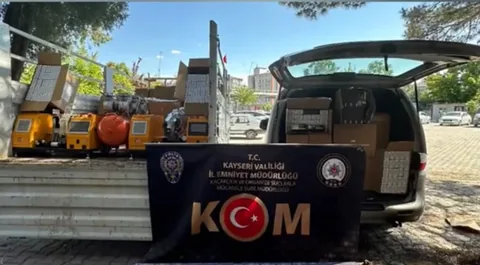 Kayseri'de Kaçak Sigara Üretimine Polis Baskını! Gizli Bölmeden Bakın Neler Çıktı — haber görseli