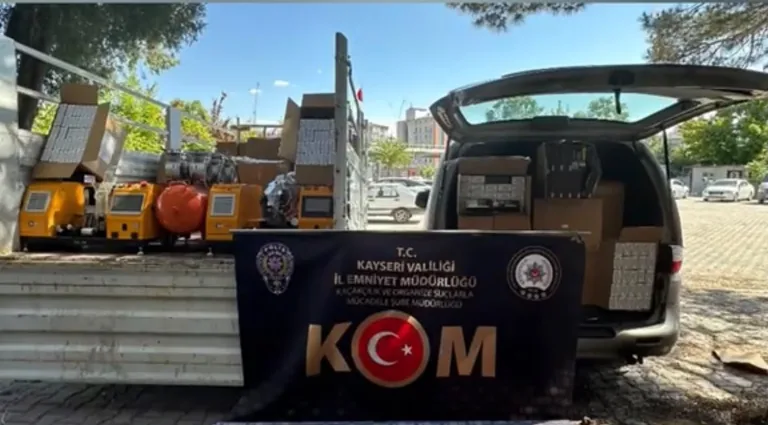 Kayseri'de Kaçak Sigara Üretimine Polis Baskını! Gizli Bölmeden Bakın Neler Çıktı — haber görseli