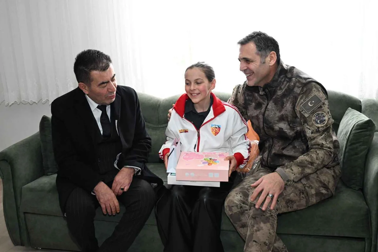 Şehidimizin Emanetine En Anlamlı Karne Hediyesi — haber görseli