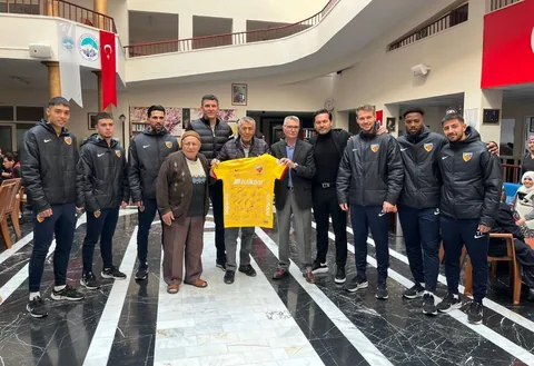 Kayserispor'dan Huzurevine Anlamlı Ziyaret — haber görseli