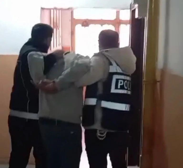 Kayseri Polisinden Operasyon: 20 Yıl 9 Ay Hapis Cezası Olan Hırsız Yakalandı! — haber görseli