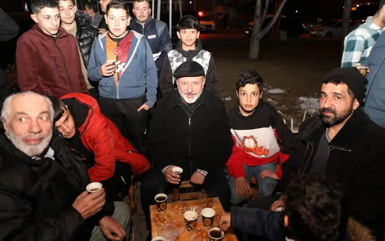 Başkan Çolakbayrakdar, Ramazan'da Her Akşam Kocasinan Sakinleriyle Birlikte — haber görseli