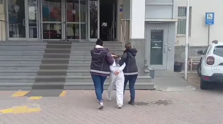 Kayseri'de Suç Makinesi Kadın Yakalandı: 114 Yıl Hapis Cezası ve 21 Ayrı Dosya! — haber görseli