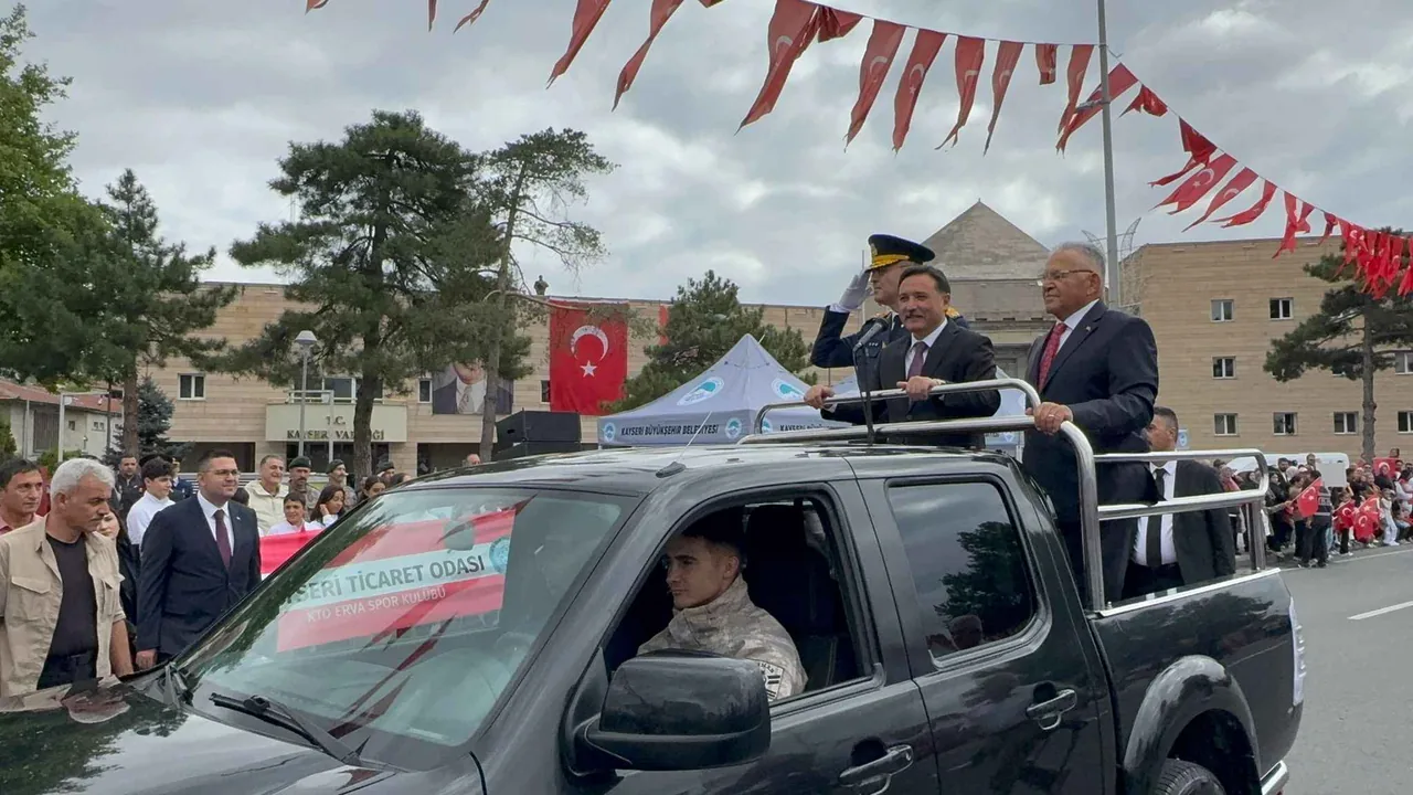 Vali Çiçek’ten Kayseri Meydanı’ndan Güçlü Mesaj: “Biz Hep Var Olacağız, Bedel Ödedik, Bedel Ödeyeceğiz” — haber görseli