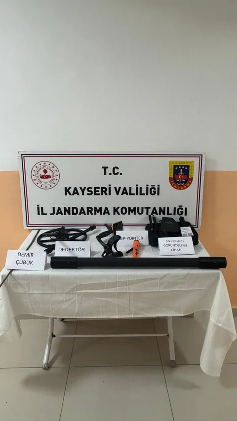 Tomarza’da Define Avcıları Suçüstü Yakalandı! 3 Gözaltı — haber görseli