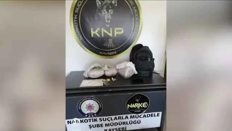 Şehirlerarası Uyuşturucu Taşımacılığına Polis Darbesi: Otobüs ve Trende 6 Kilodan Fazla Uyuşturucu Ele Geçirildi — haber görseli