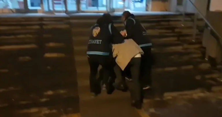 DUR İhtarına uymadı, ortalığı savaş alanına çevirdi! Alkollü Ehliyetsiz Sürücü Polise ve vatandaşa çarptı — haber görseli