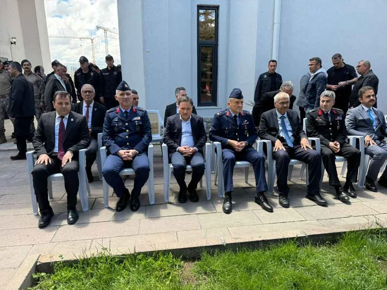 Vatanın Gerçek Sahiplerine Bayram Vefası! Vali Gökmen Çiçek Kartal Şehitliği’ni Ziyaret Etti — haber görseli