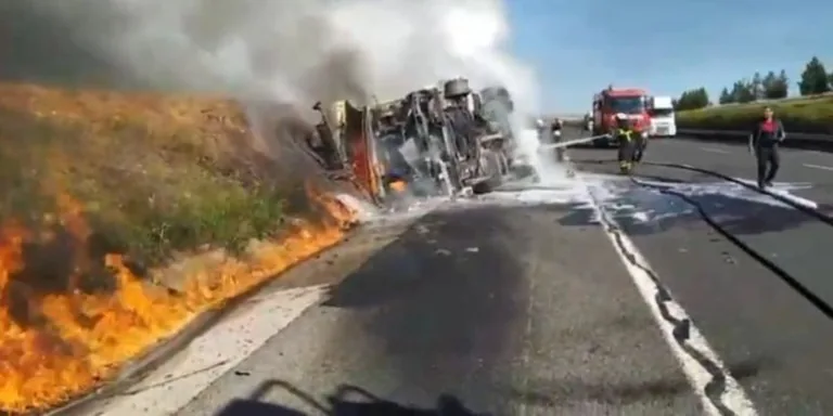 Şanlıurfa’da Akaryakıt Yüklü Tanker Devrildi, Alev Alev Yandı! — haber görseli