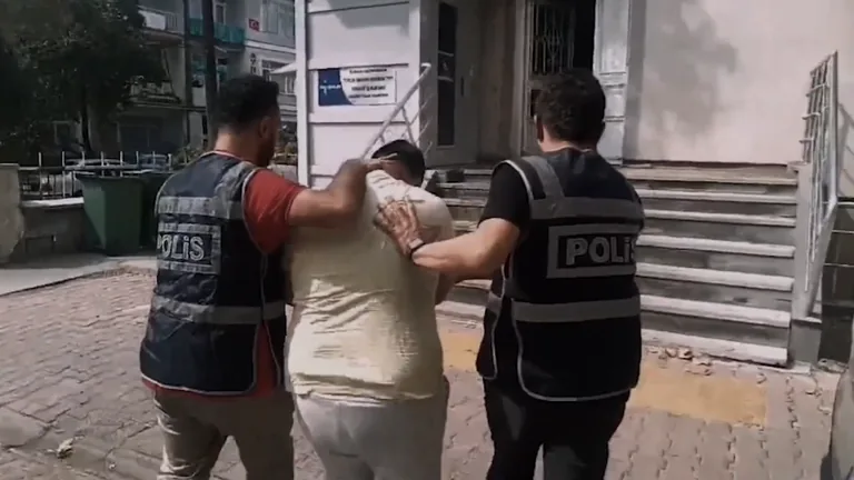 Kayseri'de Otomobilden Hırsızlık Yapan Şahıs Yakalandı — haber görseli