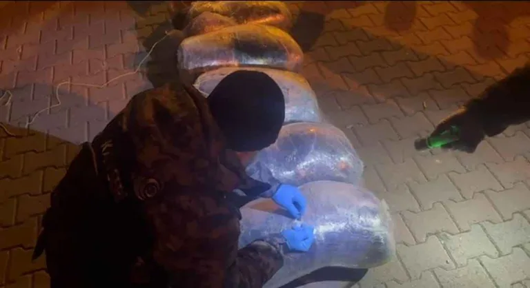 Kayseri Polisi Zehir Tacirlerine Geçit Vermedi: Çekicide 1 Milyon 260 Bin Hap Yakalandı! — haber görseli
