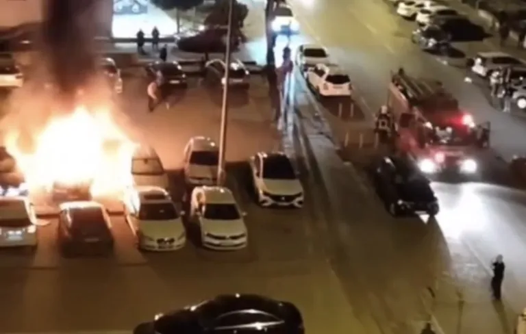 Kayseri'de Park Halindeki Araç Alev Aldı! — haber görseli