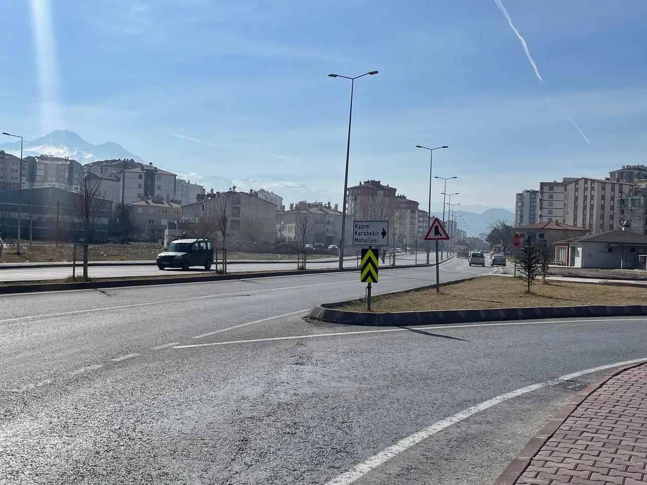Mahalle Sakinleri Tehlike Saçan Kavşak İçin Çözüm Bekliyor — haber görseli