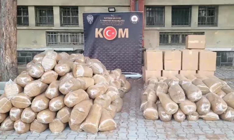 Kaçak Tütün Operasyonu: 2 Şüpheli Yakalandı, 2 Ton Tütün Ele Geçirildi! — haber görseli